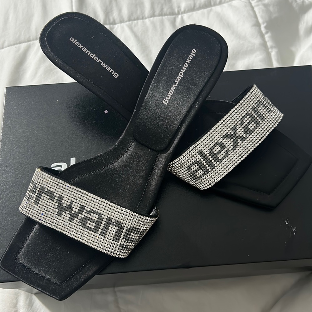 Alexander Wayne, Jesse Crystal logo kitten Mules